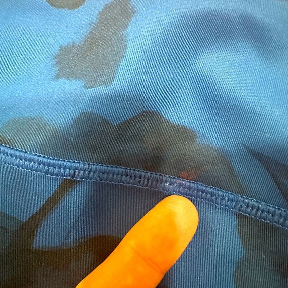 LULULEMON blue/black floral leggings sz 6 - Picture 6 of 9